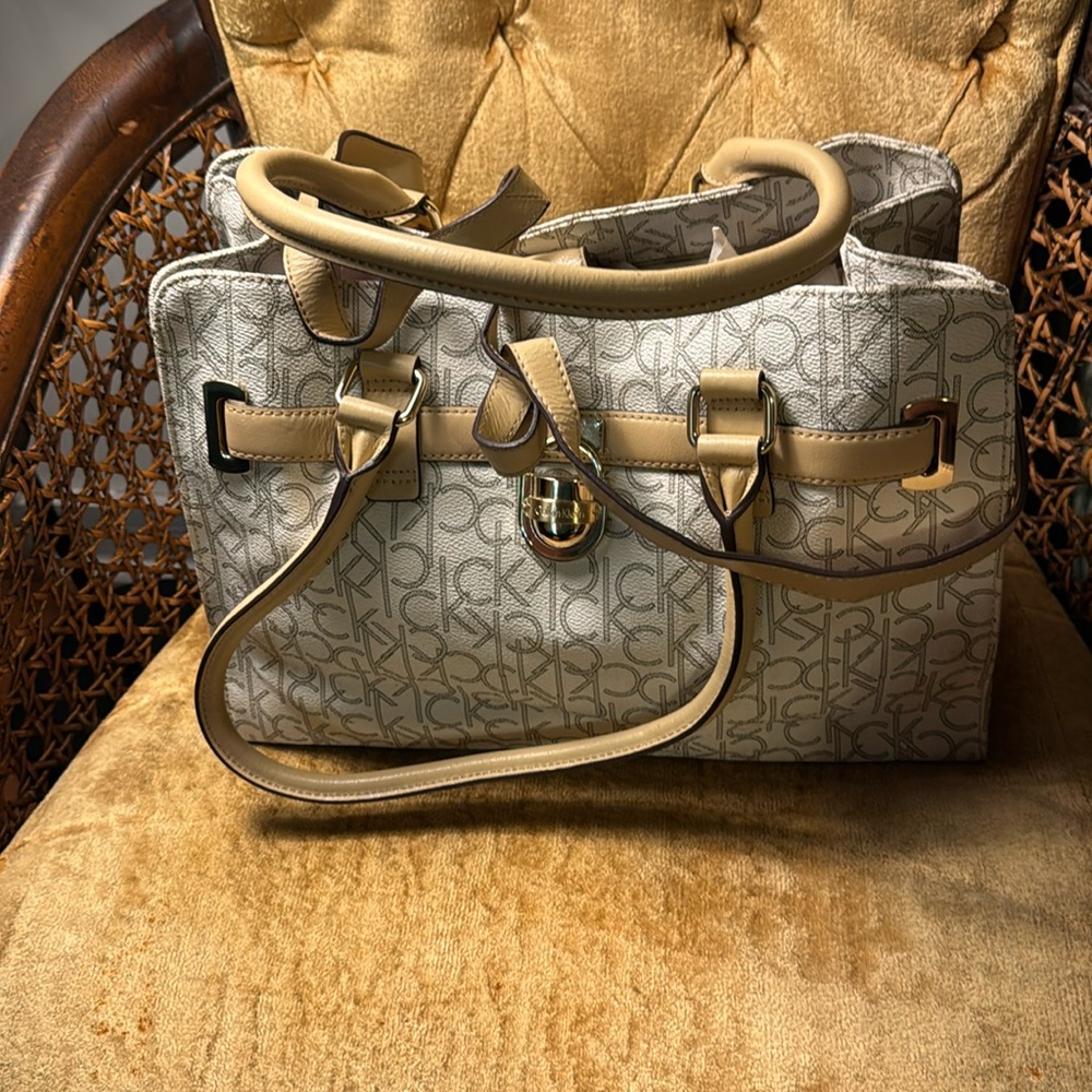 Calvin Klein large bag and excellent condition